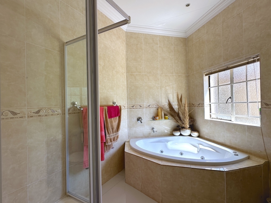 4 Bedroom Property for Sale in Kaalplaats Gauteng