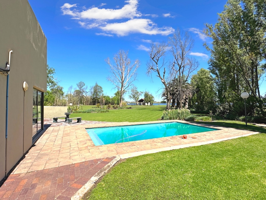 4 Bedroom Property for Sale in Kaalplaats Gauteng