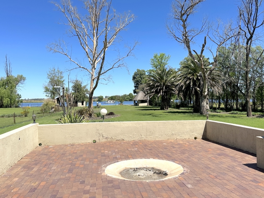 4 Bedroom Property for Sale in Kaalplaats Gauteng