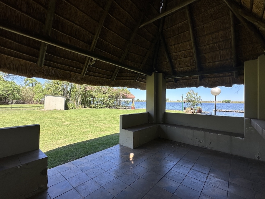 4 Bedroom Property for Sale in Kaalplaats Gauteng