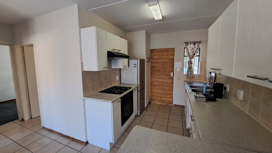 To Let 2 Bedroom Property for Rent in Weltevreden Park Gauteng