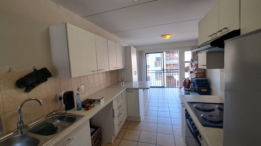 To Let 2 Bedroom Property for Rent in Weltevreden Park Gauteng