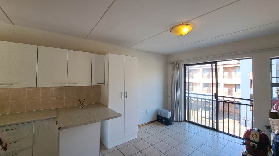 To Let 2 Bedroom Property for Rent in Weltevreden Park Gauteng