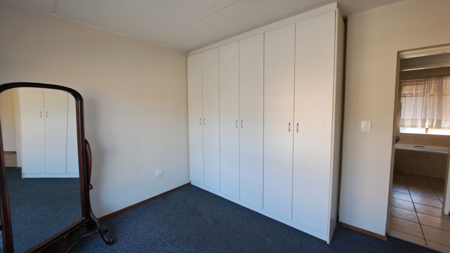 To Let 2 Bedroom Property for Rent in Weltevreden Park Gauteng