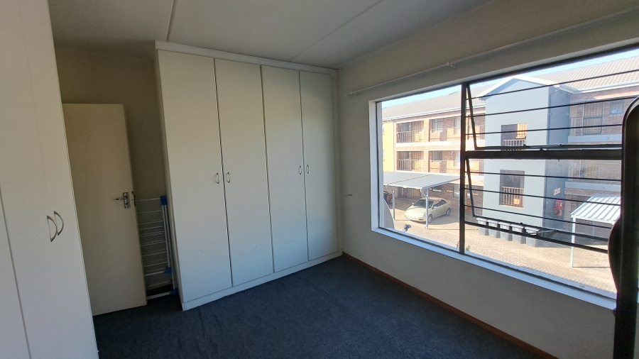 To Let 2 Bedroom Property for Rent in Weltevreden Park Gauteng