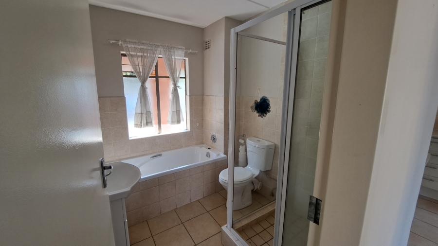 To Let 2 Bedroom Property for Rent in Weltevreden Park Gauteng