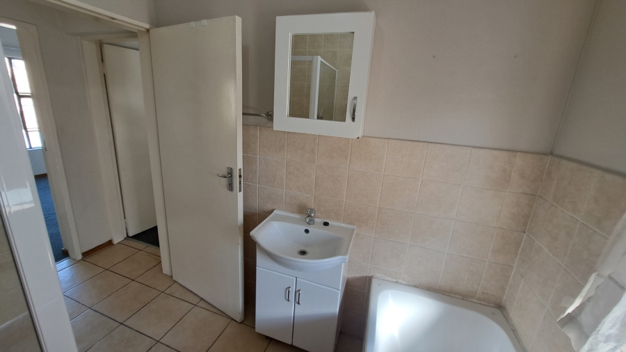 To Let 2 Bedroom Property for Rent in Weltevreden Park Gauteng