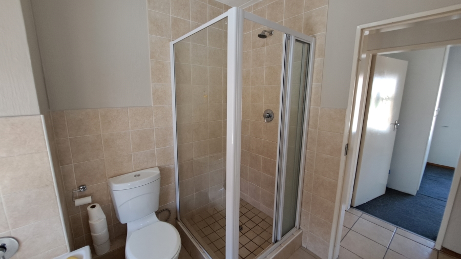 To Let 2 Bedroom Property for Rent in Weltevreden Park Gauteng