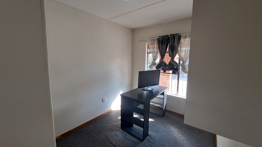 To Let 2 Bedroom Property for Rent in Weltevreden Park Gauteng