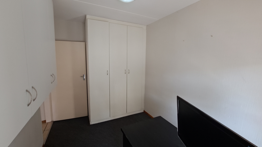 To Let 2 Bedroom Property for Rent in Weltevreden Park Gauteng