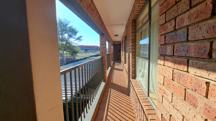 To Let 2 Bedroom Property for Rent in Weltevreden Park Gauteng