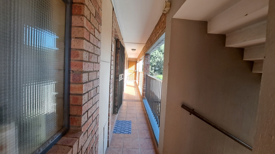 To Let 2 Bedroom Property for Rent in Weltevreden Park Gauteng