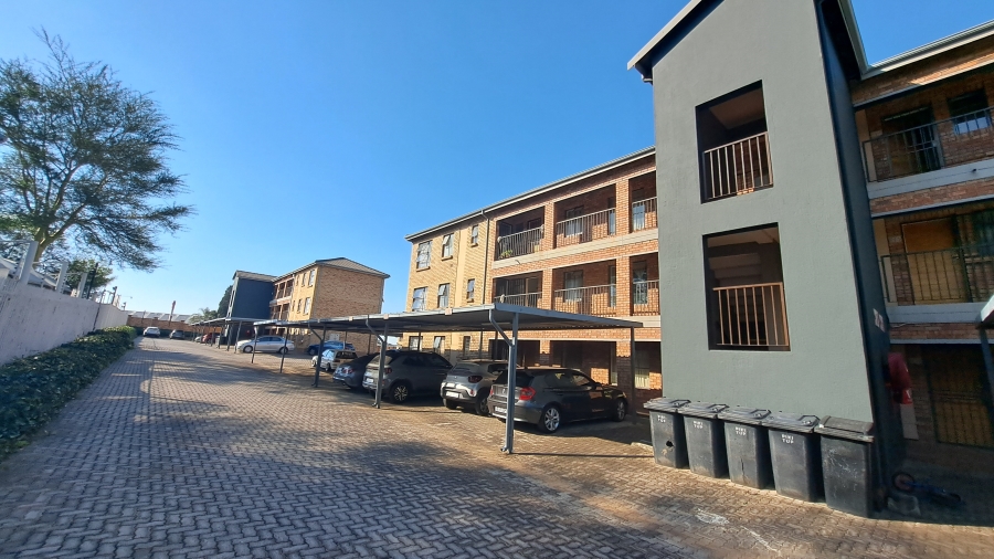 To Let 2 Bedroom Property for Rent in Weltevreden Park Gauteng