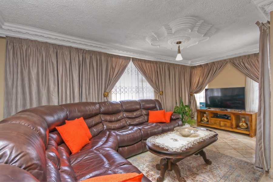 5 Bedroom Property for Sale in Cosmo City Gauteng