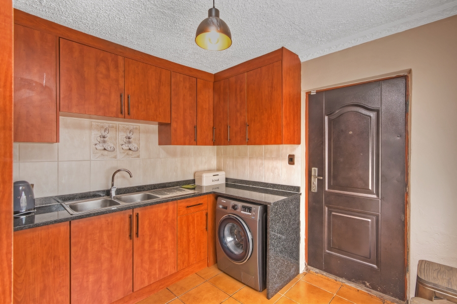 5 Bedroom Property for Sale in Cosmo City Gauteng