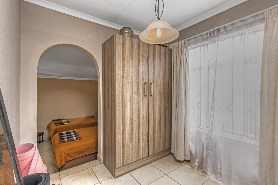 5 Bedroom Property for Sale in Cosmo City Gauteng