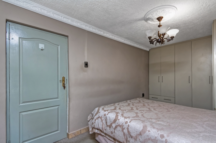 5 Bedroom Property for Sale in Cosmo City Gauteng