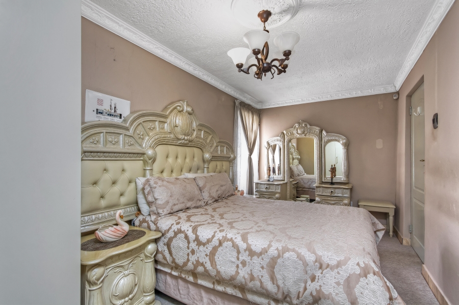 5 Bedroom Property for Sale in Cosmo City Gauteng