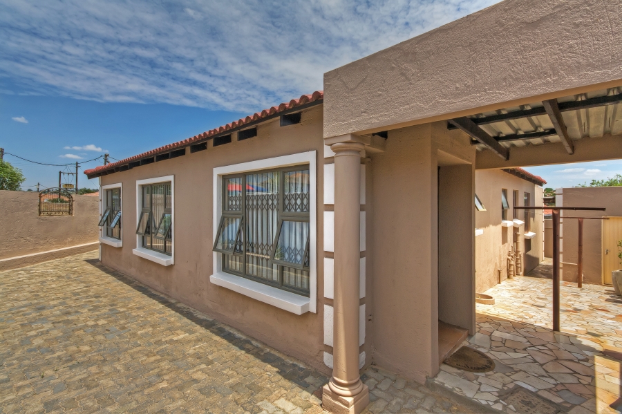 5 Bedroom Property for Sale in Cosmo City Gauteng