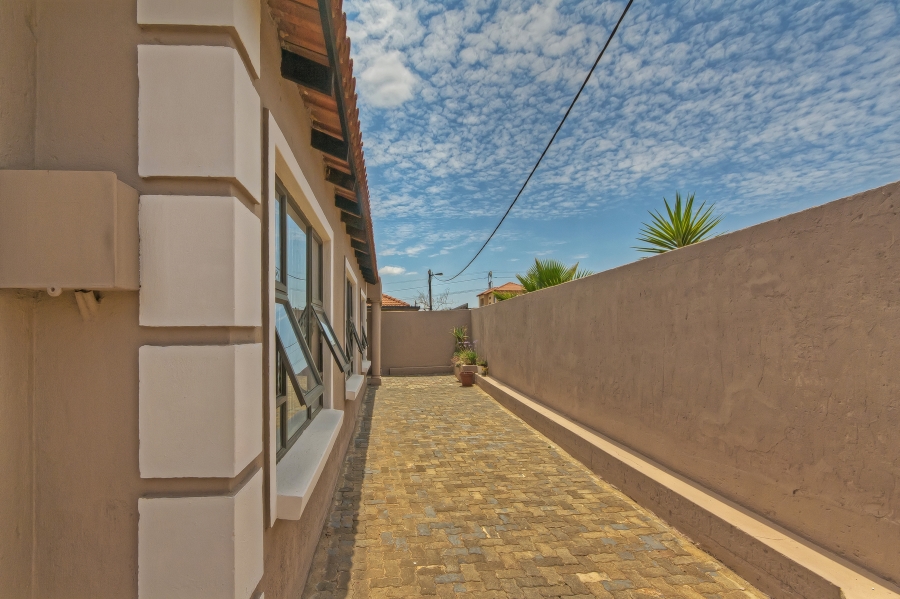 5 Bedroom Property for Sale in Cosmo City Gauteng