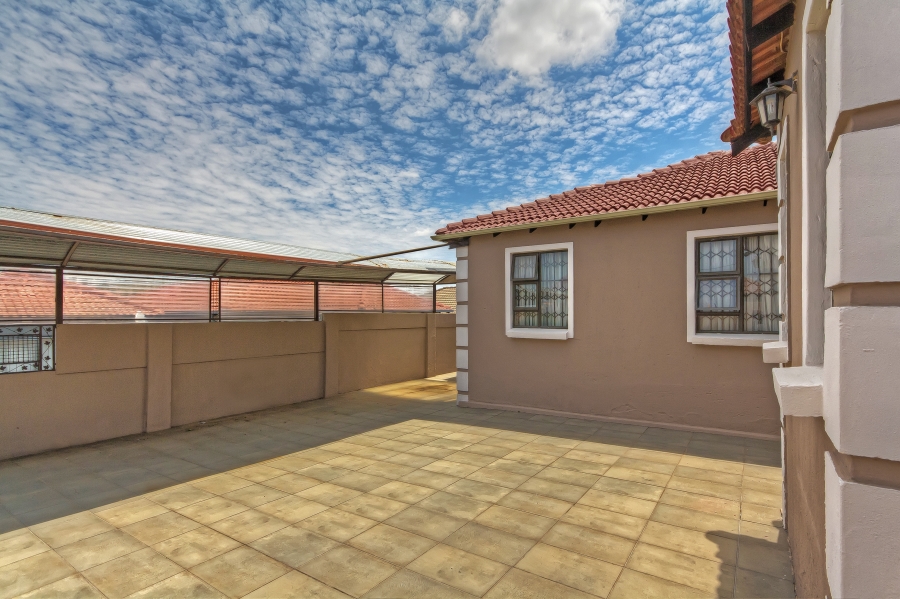 5 Bedroom Property for Sale in Cosmo City Gauteng