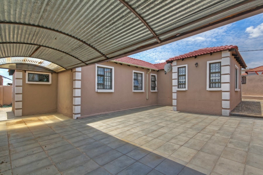 5 Bedroom Property for Sale in Cosmo City Gauteng