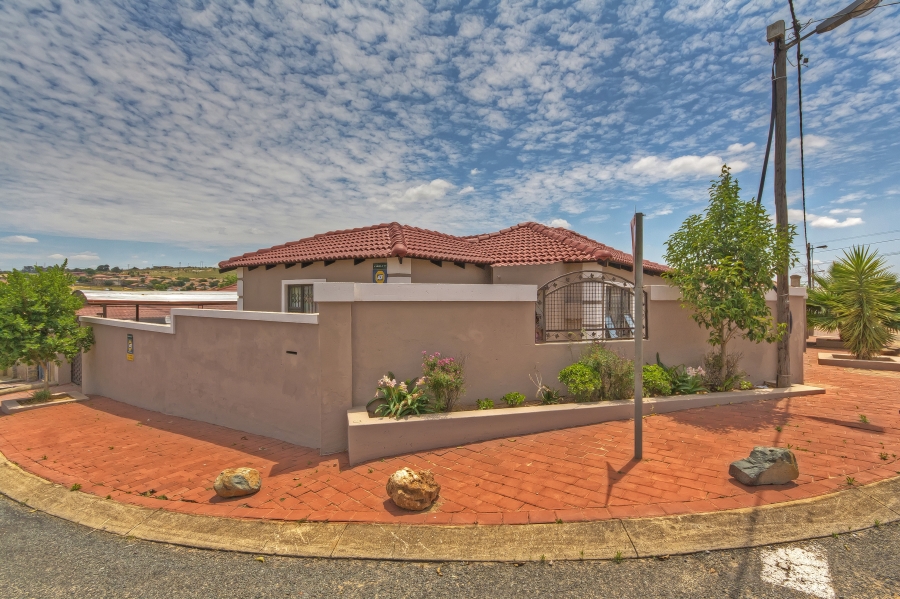 5 Bedroom Property for Sale in Cosmo City Gauteng