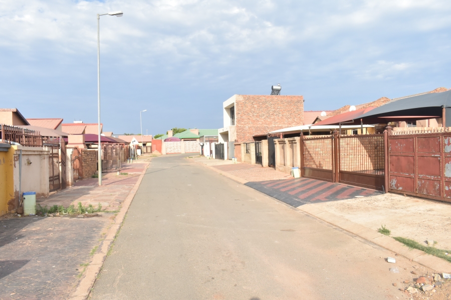 2 Bedroom Property for Sale in Soshanguve VV Gauteng