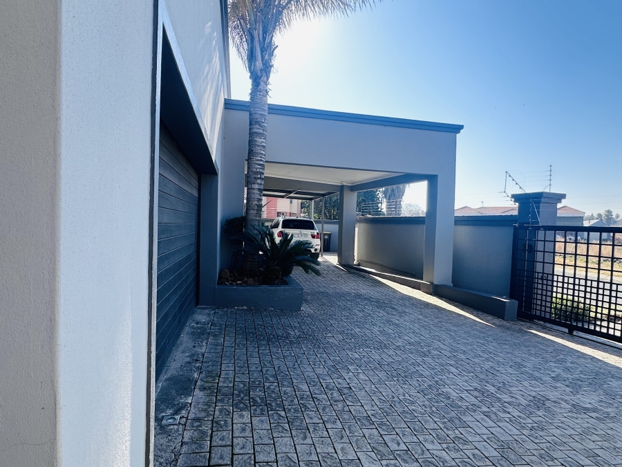 1 Bedroom Property for Sale in Vanderbijlpark SE 4 Gauteng