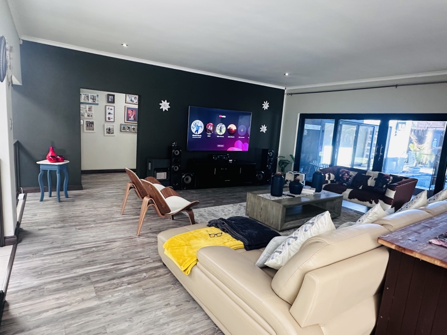 1 Bedroom Property for Sale in Vanderbijlpark SE 4 Gauteng