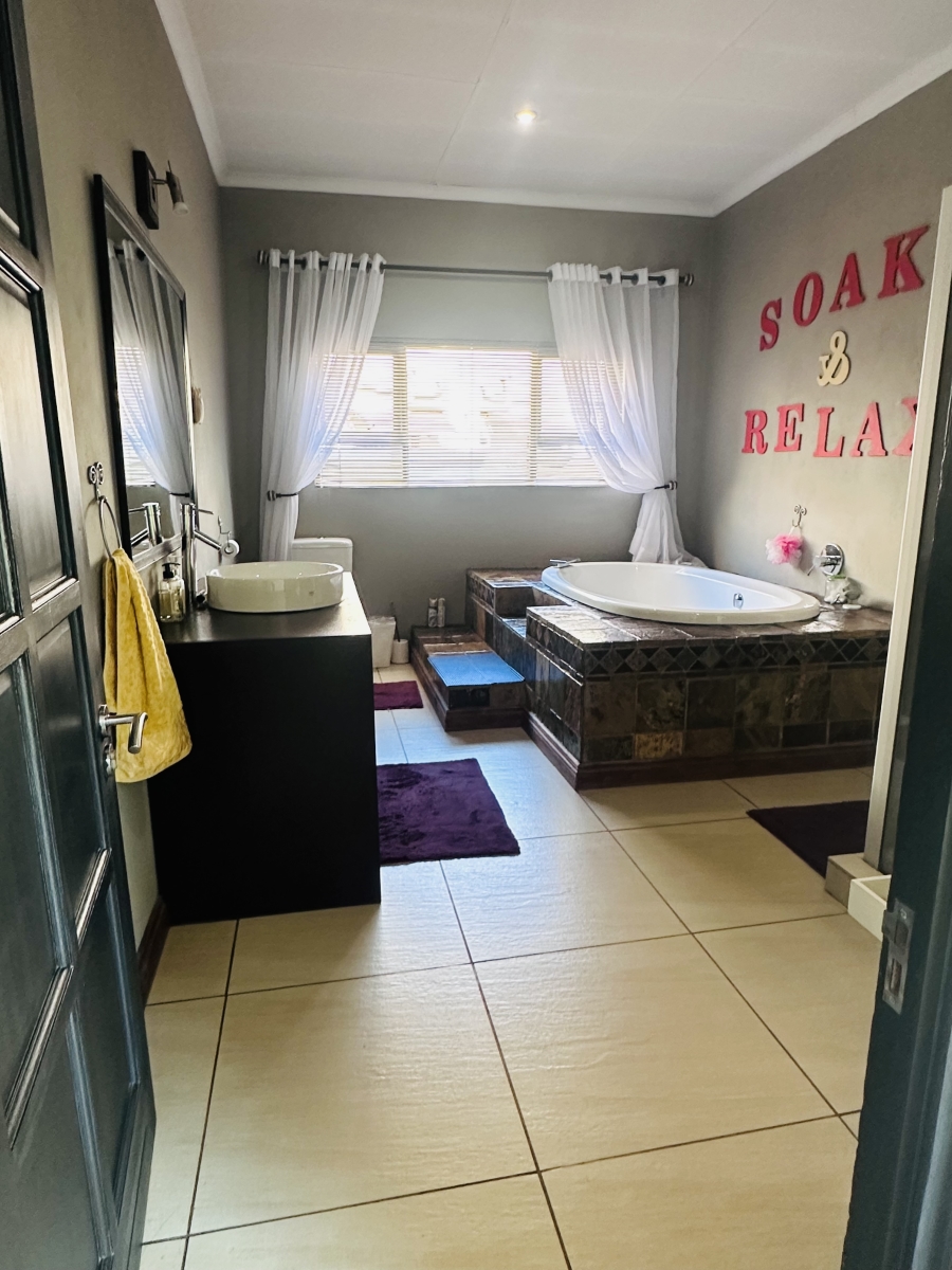 1 Bedroom Property for Sale in Vanderbijlpark SE 4 Gauteng