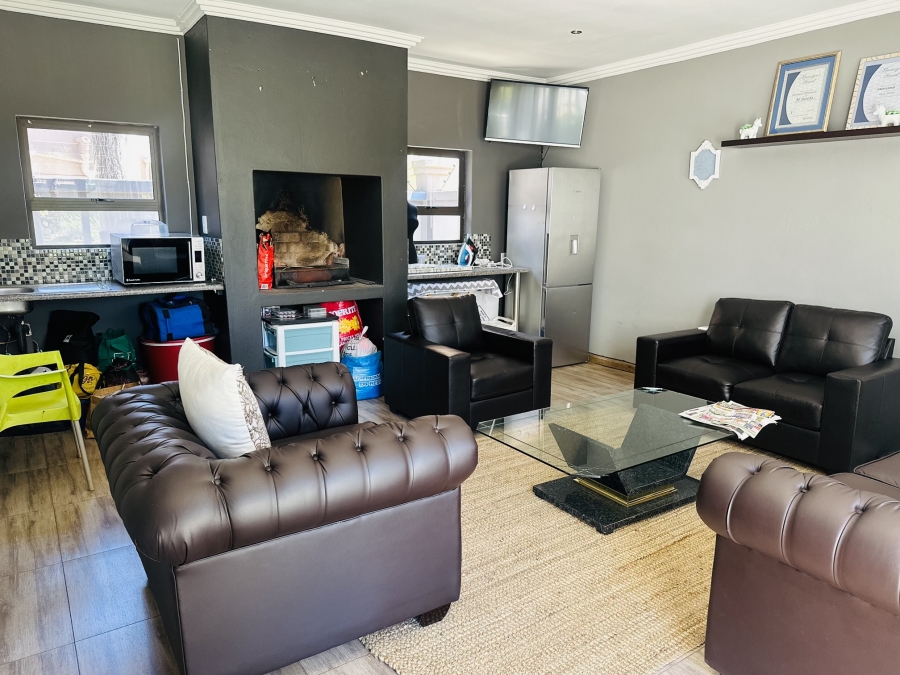 1 Bedroom Property for Sale in Vanderbijlpark SE 4 Gauteng