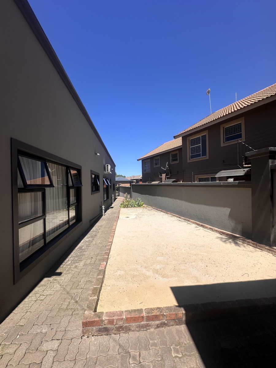 1 Bedroom Property for Sale in Vanderbijlpark SE 4 Gauteng