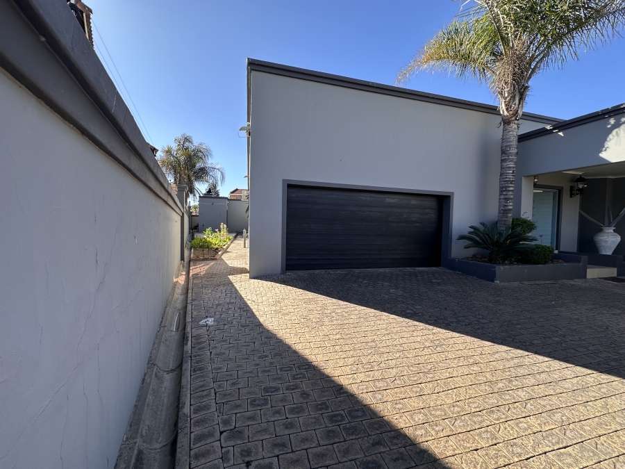 1 Bedroom Property for Sale in Vanderbijlpark SE 4 Gauteng