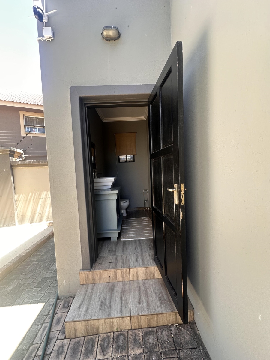 1 Bedroom Property for Sale in Vanderbijlpark SE 4 Gauteng