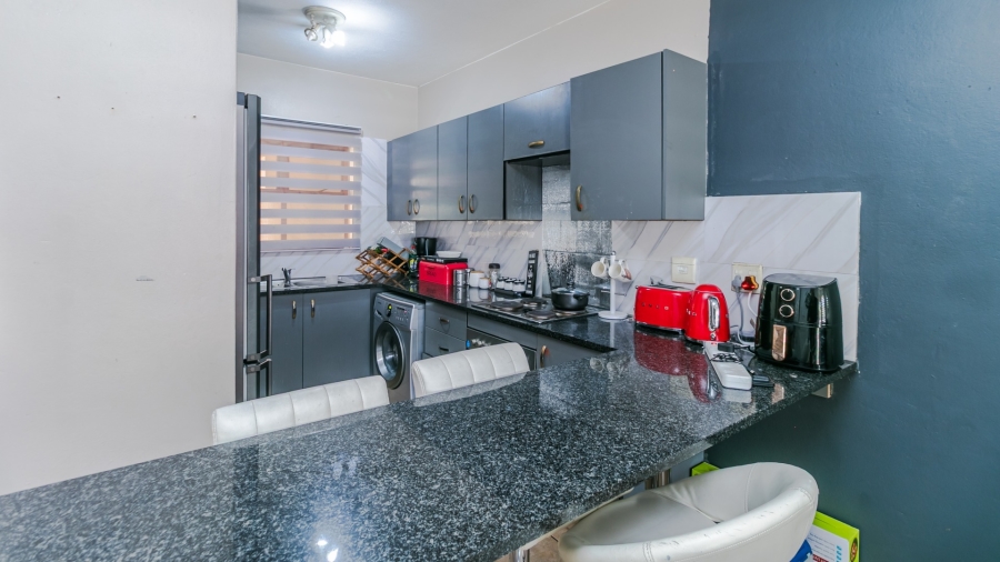 To Let 2 Bedroom Property for Rent in Noordwyk Gauteng