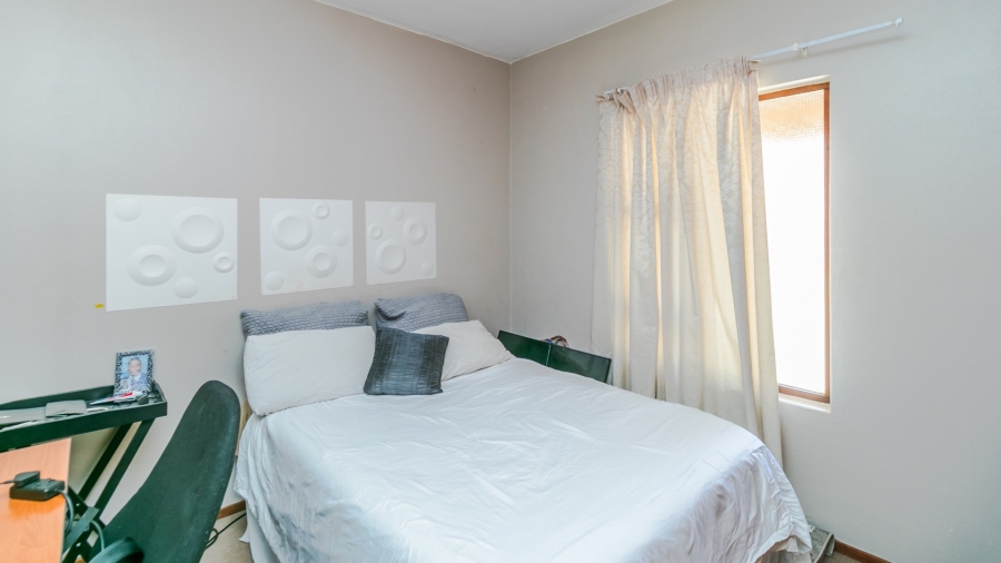 To Let 2 Bedroom Property for Rent in Noordwyk Gauteng