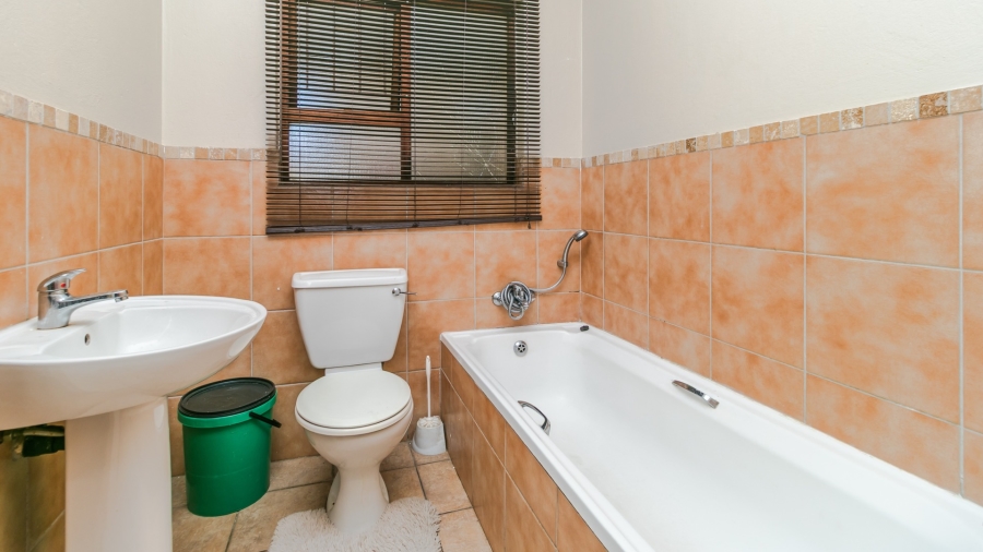 To Let 2 Bedroom Property for Rent in Noordwyk Gauteng