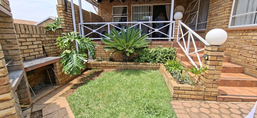 3 Bedroom Property for Sale in Noordheuwel Gauteng