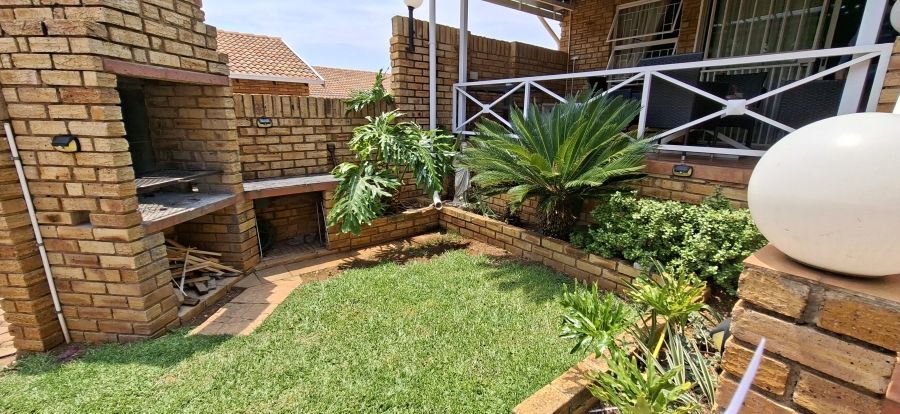 3 Bedroom Property for Sale in Noordheuwel Gauteng