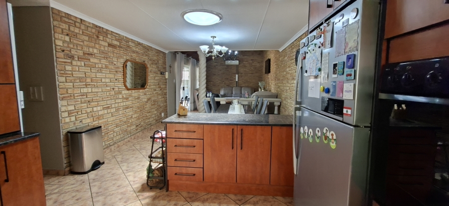 3 Bedroom Property for Sale in Noordheuwel Gauteng