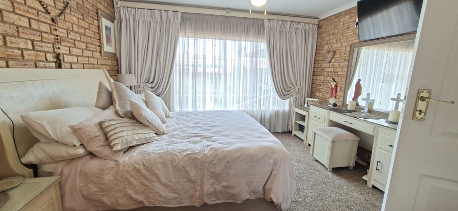 3 Bedroom Property for Sale in Noordheuwel Gauteng