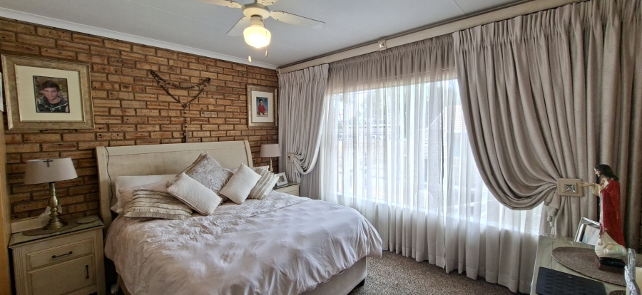 3 Bedroom Property for Sale in Noordheuwel Gauteng