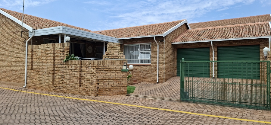 3 Bedroom Property for Sale in Noordheuwel Gauteng