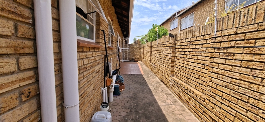 3 Bedroom Property for Sale in Noordheuwel Gauteng