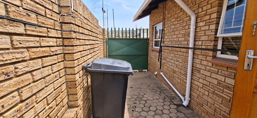3 Bedroom Property for Sale in Noordheuwel Gauteng
