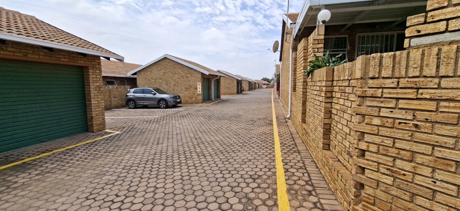 3 Bedroom Property for Sale in Noordheuwel Gauteng