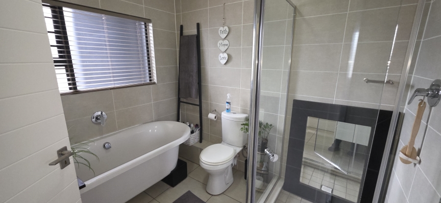 To Let 3 Bedroom Property for Rent in Modderfontein Gauteng
