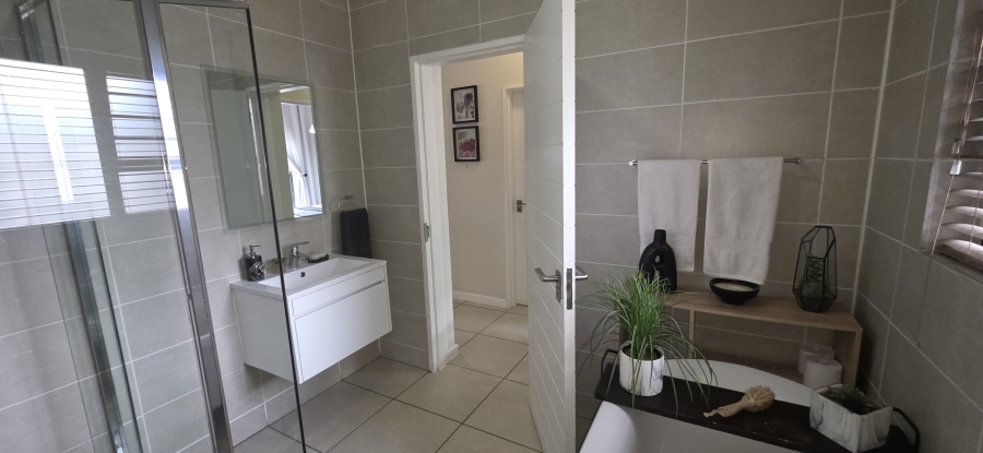 To Let 3 Bedroom Property for Rent in Modderfontein Gauteng