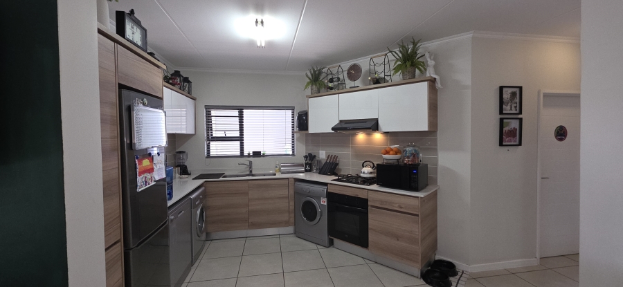 To Let 3 Bedroom Property for Rent in Modderfontein Gauteng
